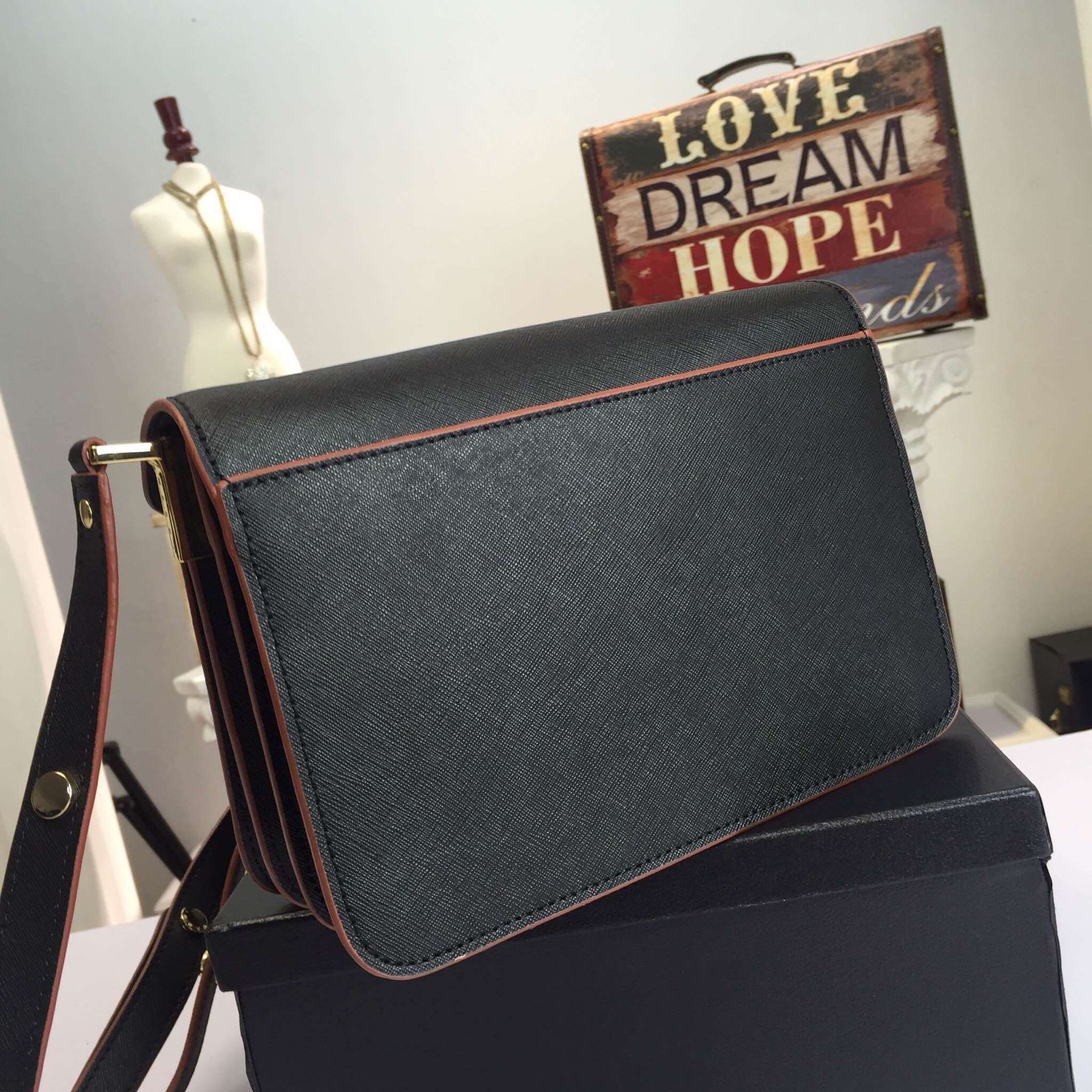 Marni Original Leather Shoulder Bag M2091 Black Marni Original Leather Shoulder Bag M2091 Black