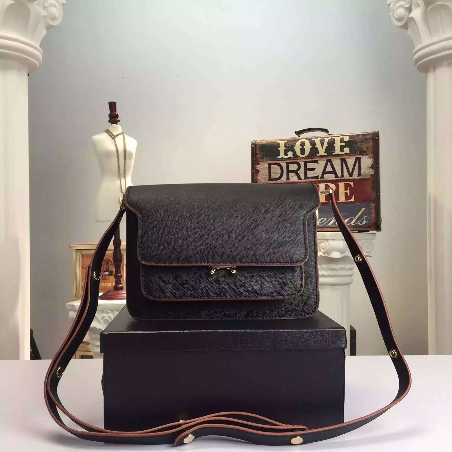 Marni Original Leather Shoulder Bag M2091 Black Marni Original Leather Shoulder Bag M2091 Black