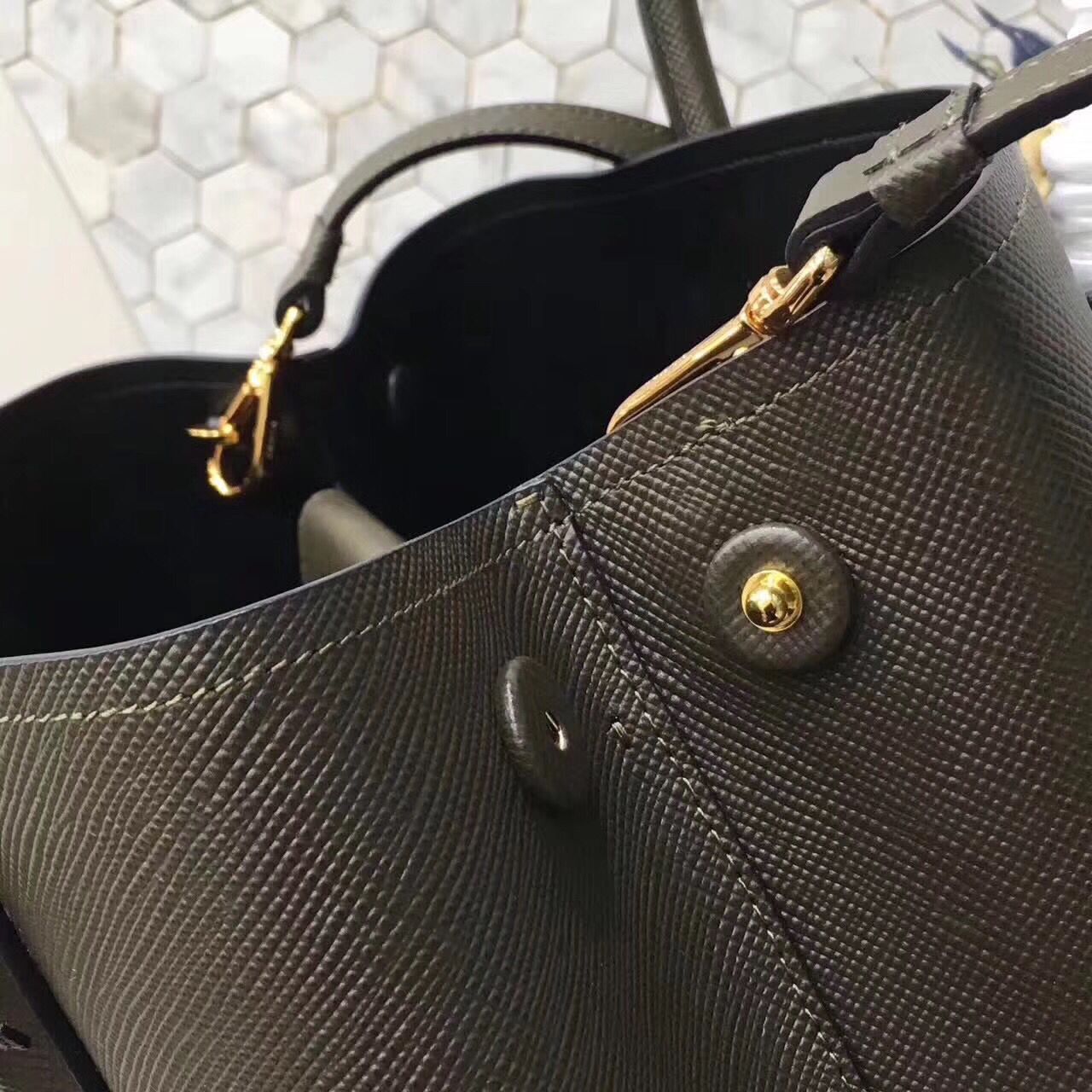 Prada Saffiano Cuir Original Leather Tote Bag BN2758 Black Prada Saffiano Cuir Original Leather Tote Bag BN2758 Black