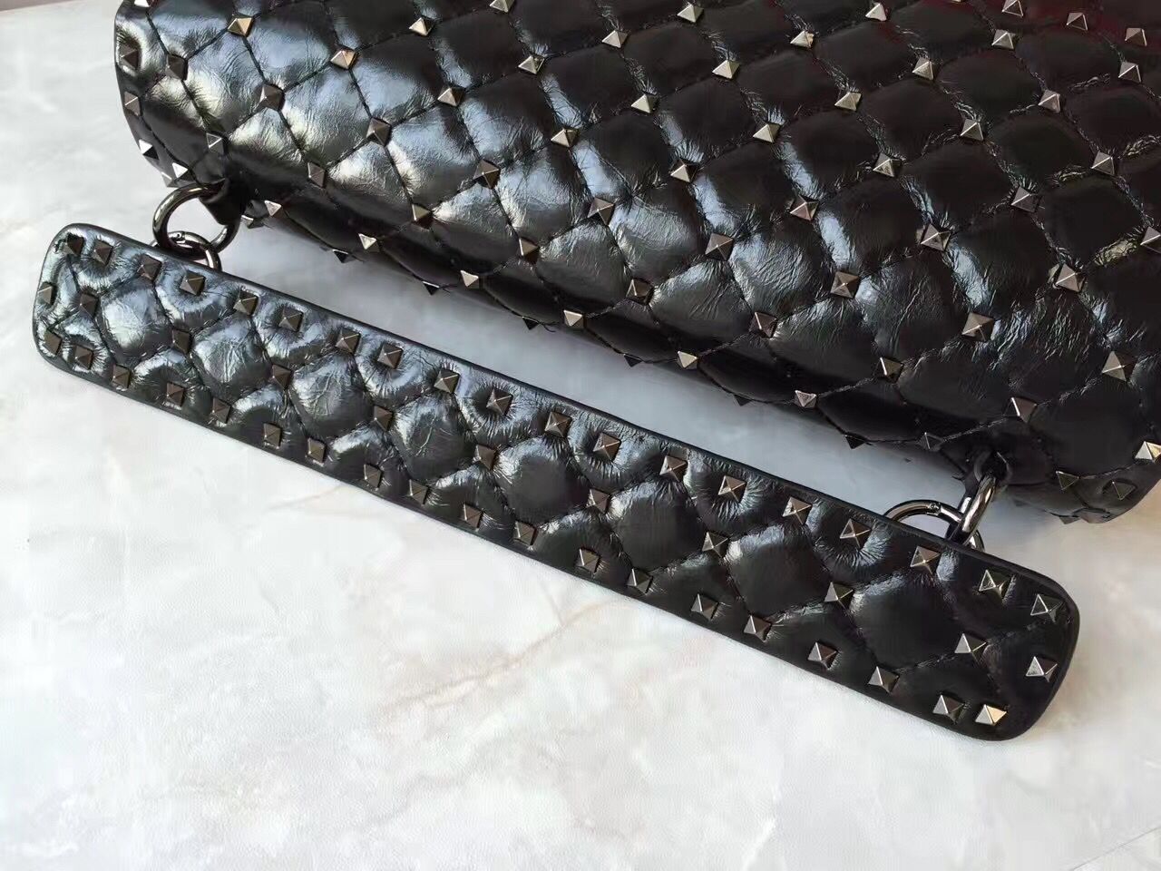 VALENTINO Spike quilted leather large shoulder bag A0327 black VALENTINO Spike quilted leather large shoulder bag A0327 black