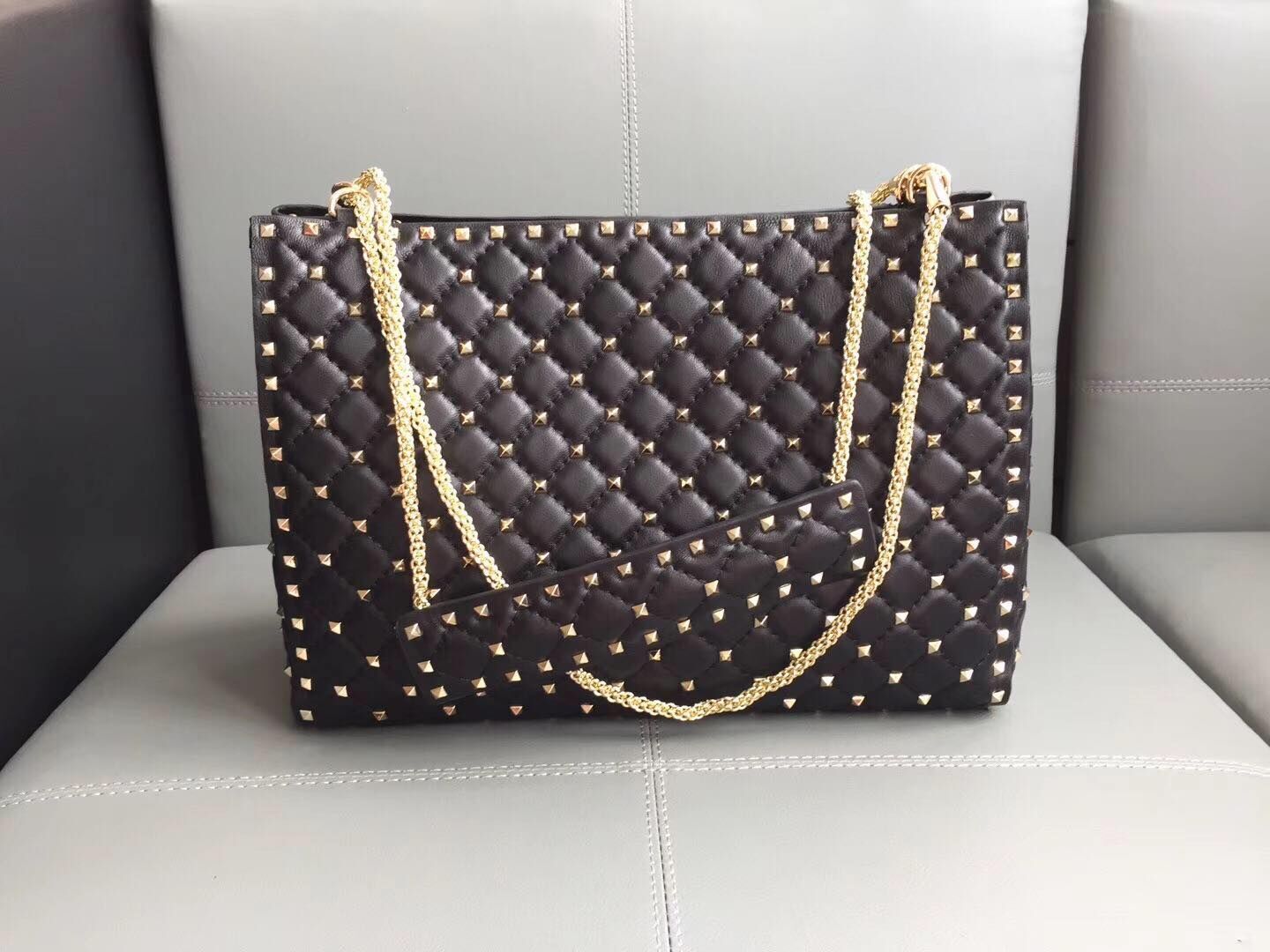 Valentino Starry Series Shopping Bag Original Sheepskin Leather 0346 Black Valentino Starry Series Shopping Bag Original Sheepskin Leather 0346 Black