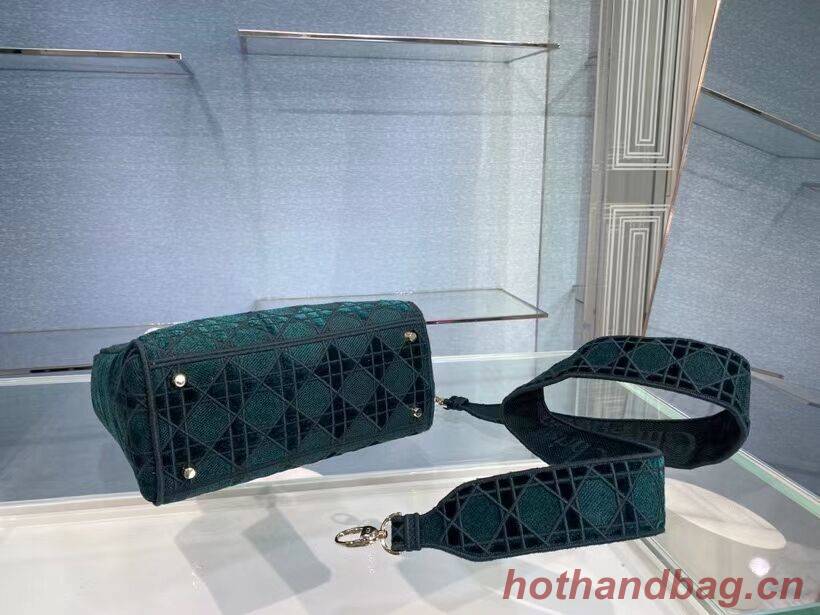 MEDIUM LADY D-LITE BAG Cannage Embroidered Velvet M0565OW green MEDIUM LADY D-LITE BAG Cannage Embroidered Velvet M0565OW green