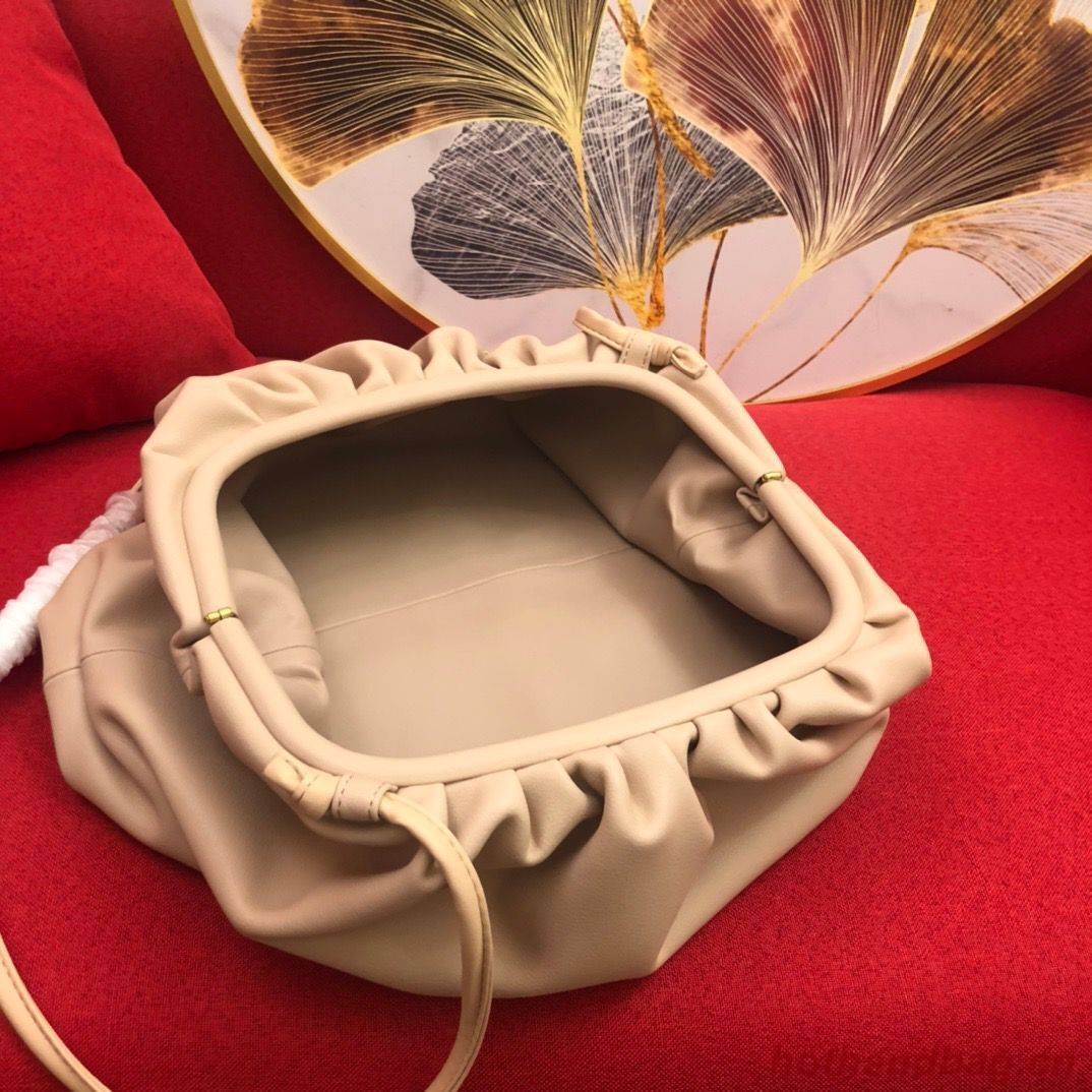 Bottega Veneta Nappa lambskin soft Shoulder Bag 9722 Nude Bottega Veneta Nappa lambskin soft Shoulder Bag 9722 Nude