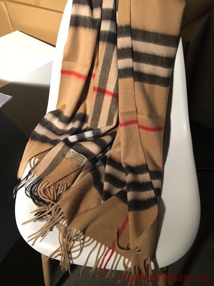 Burberry Scarf B00318 Burberry Scarf B00318
