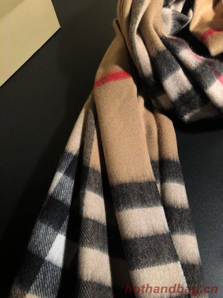 Burberry Scarf B00318 Burberry Scarf B00318