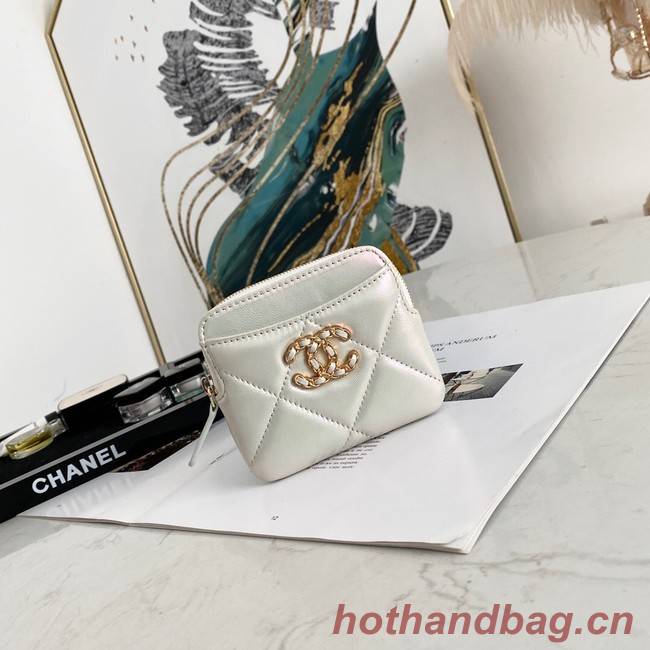 Chanel 19 Zip Card bag 82086 Pearl white