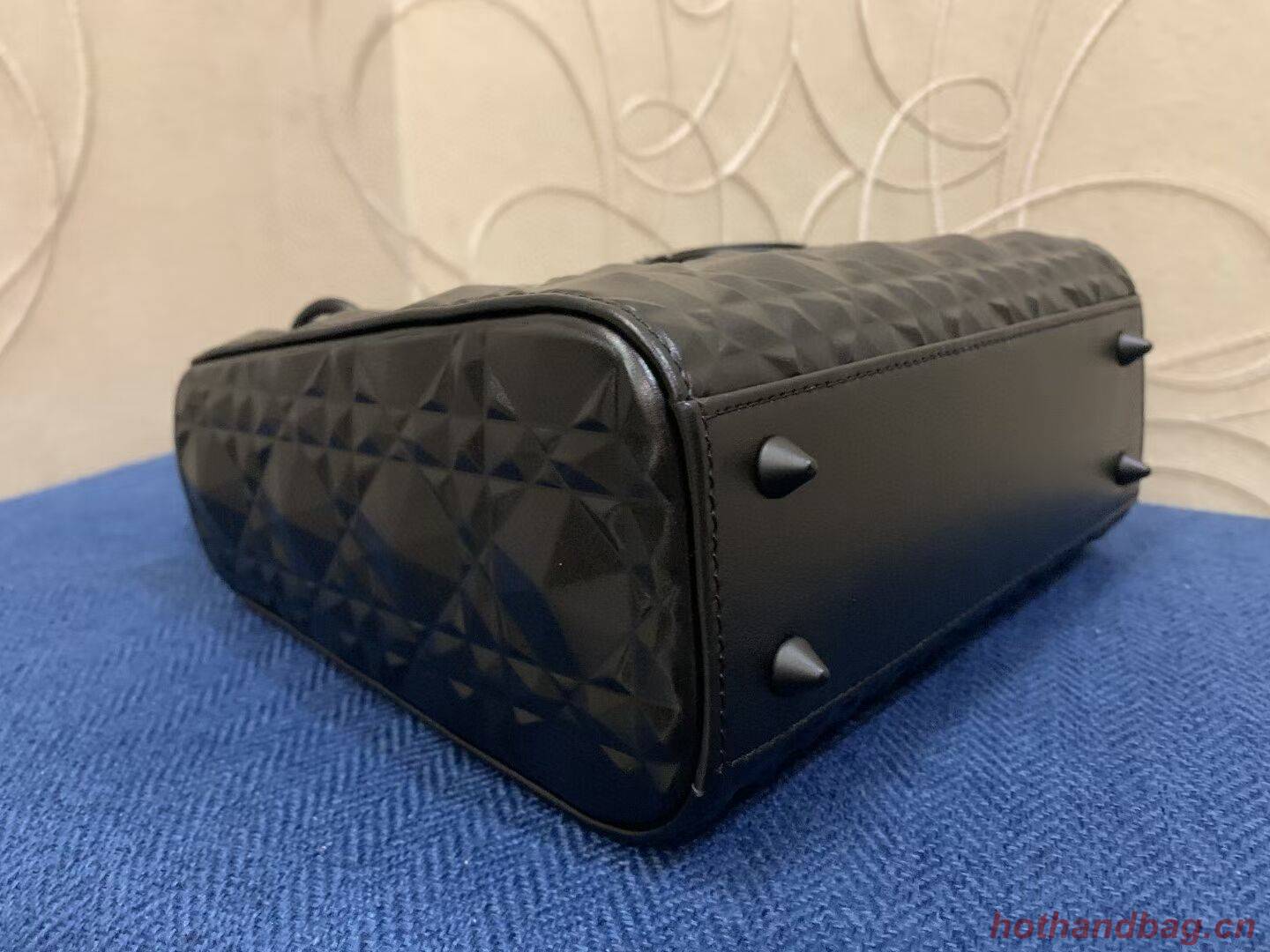 MEDIUM LADY DIOR BAG Cannage Calfskin C2813 black MEDIUM LADY DIOR BAG Cannage Calfskin C2813 black