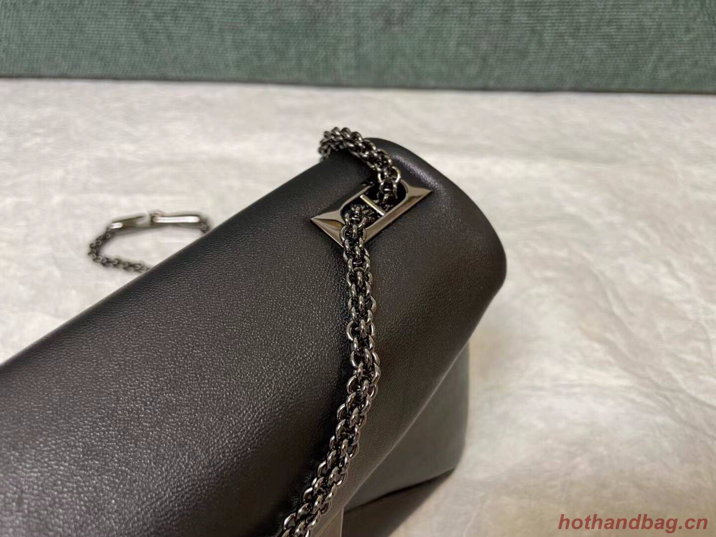 VALENTINO GARAVANI One Stud Sheepskin Shoulder Bag YW0B0K21 black VALENTINO GARAVANI One Stud Sheepskin Shoulder Bag YW0B0K21 black