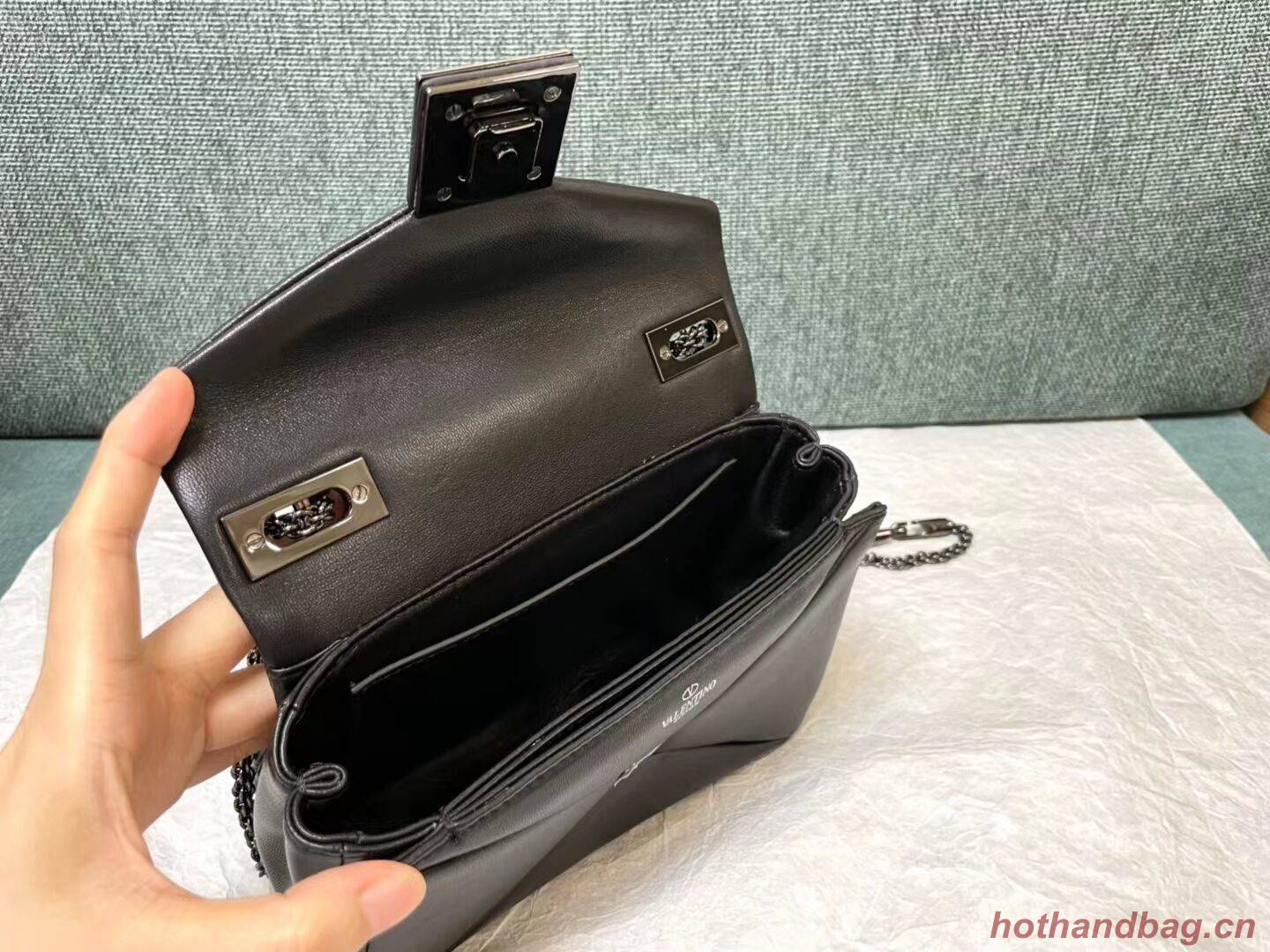 VALENTINO GARAVANI One Stud Sheepskin Shoulder Bag YW0B0K21 black VALENTINO GARAVANI One Stud Sheepskin Shoulder Bag YW0B0K21 black