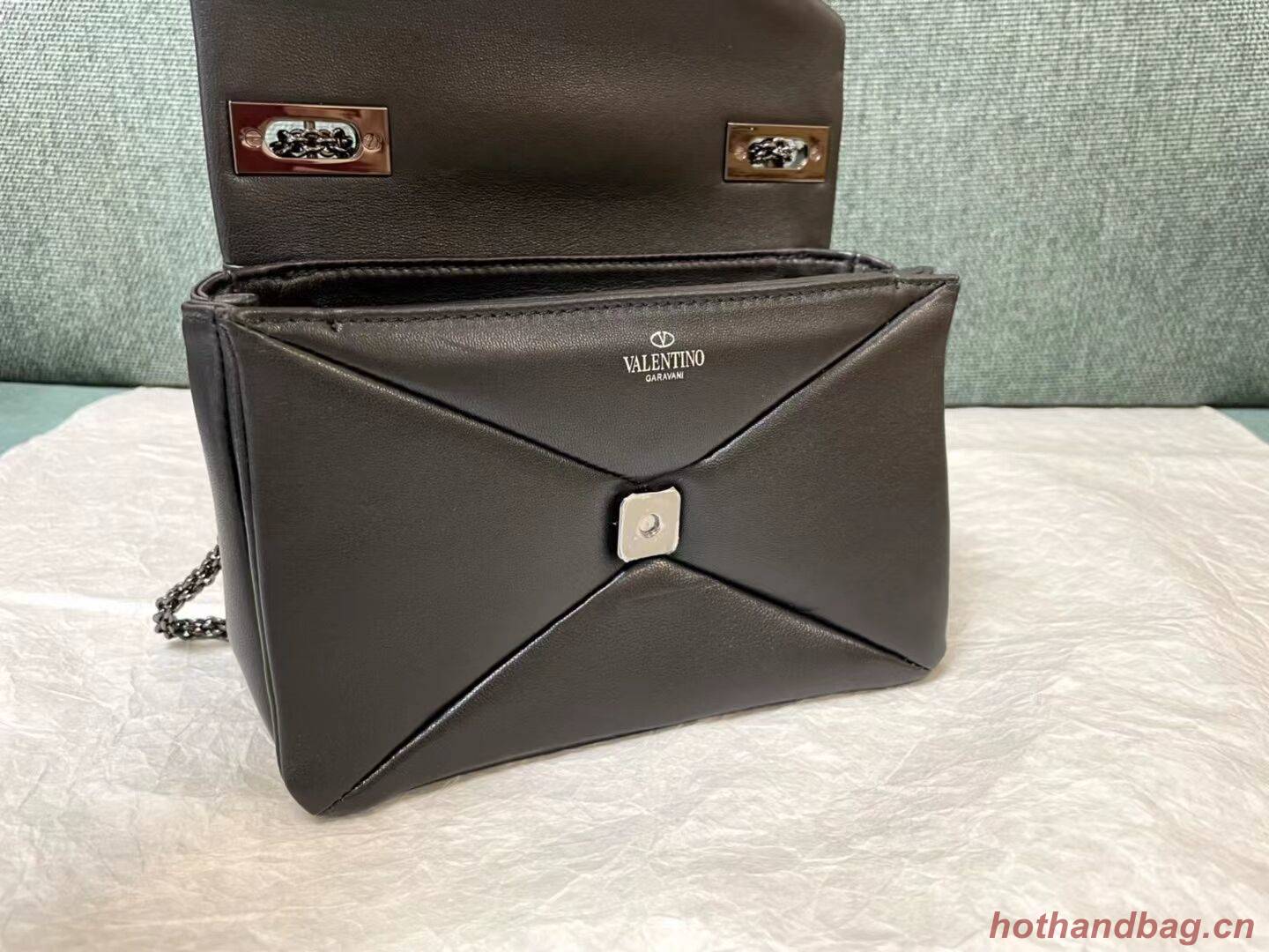 VALENTINO GARAVANI One Stud Sheepskin Shoulder Bag YW0B0K21 black VALENTINO GARAVANI One Stud Sheepskin Shoulder Bag YW0B0K21 black