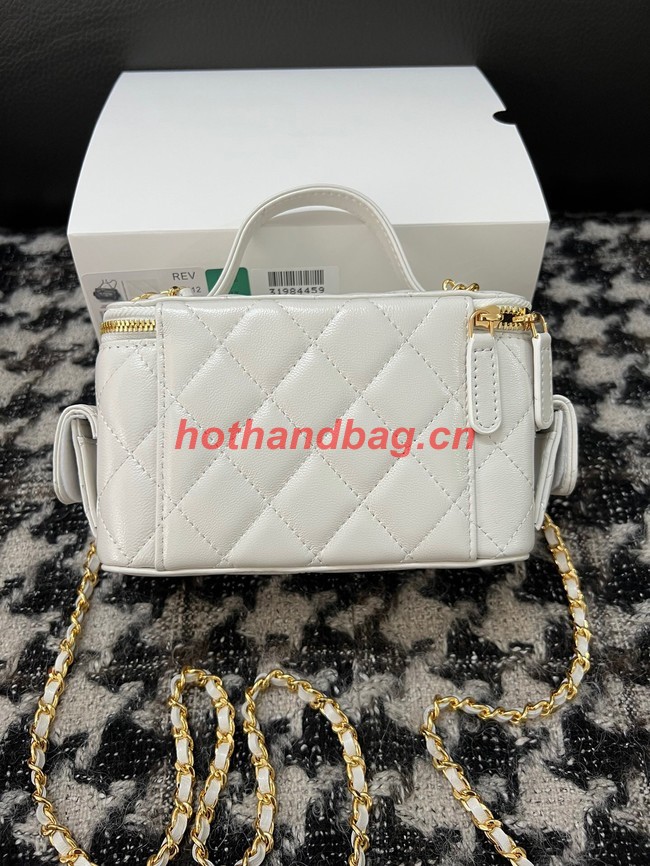 CHANEL VANITY WITH CHAIN 68112 white
