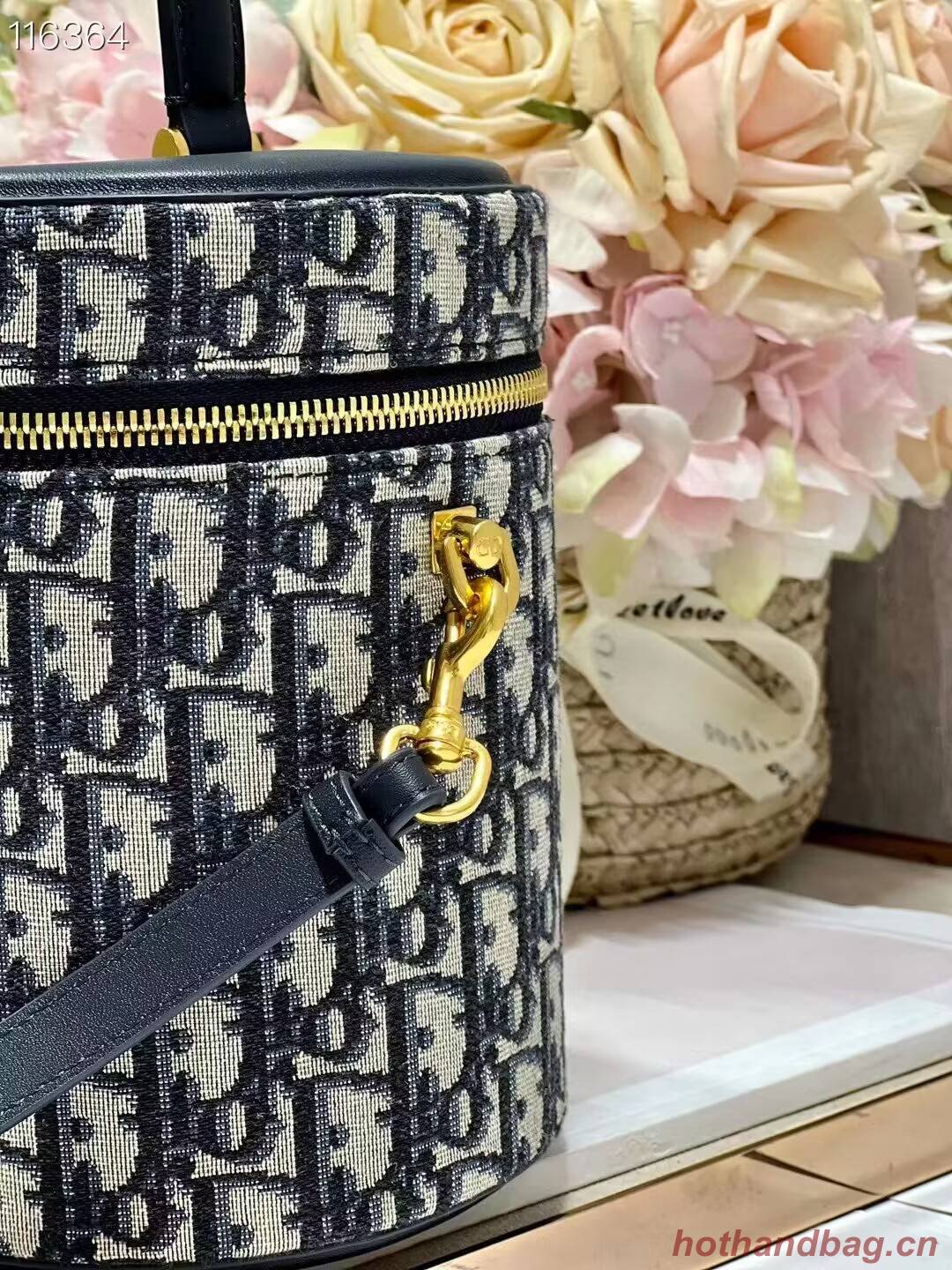 MEDIUM CD SIGNATURE VANITY CASE Blue Dior Oblique Jacquard S2202UTZQ MEDIUM CD SIGNATURE VANITY CASE Blue Dior Oblique Jacquard S2202UTZQ