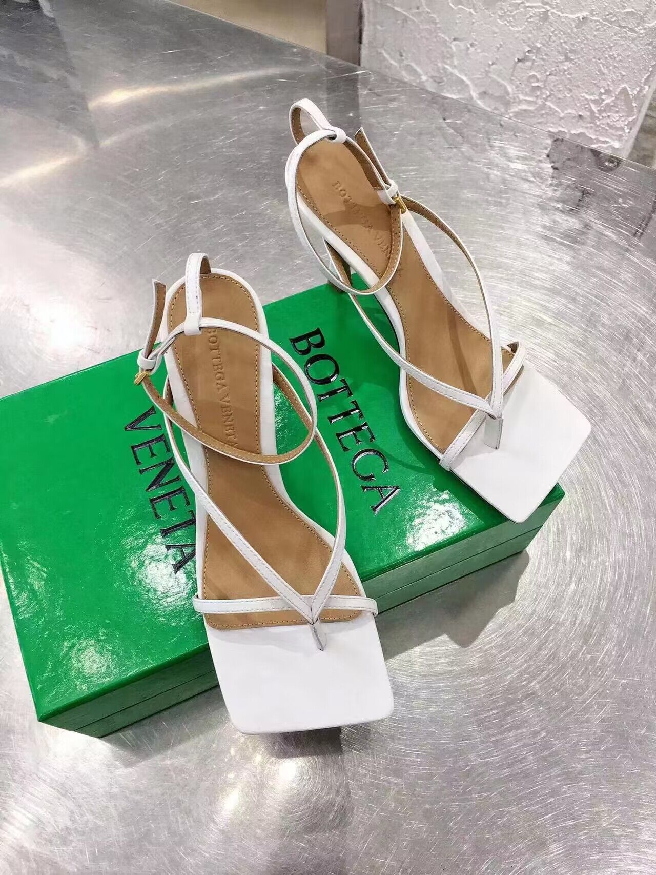 Bottega Veneta Shoes Stretch Strap Sandal BVS32036 White Bottega Veneta Shoes Stretch Strap Sandal BVS32036 White