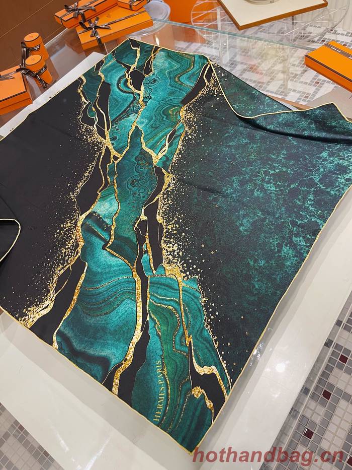 Hermes Scarf HEC00600 Hermes Scarf HEC00600