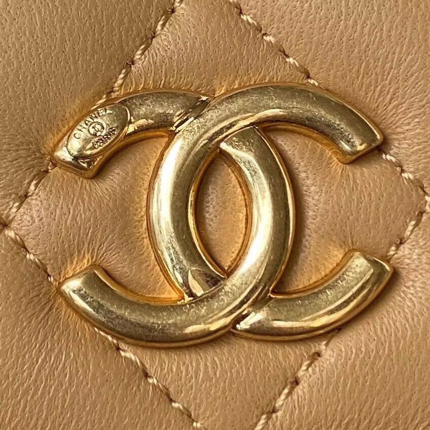 CHANEL 22B Kelly Pearl Top Handle Bag AP3513 Apricot CHANEL 22B Kelly Pearl Top Handle Bag AP3513 Apricot