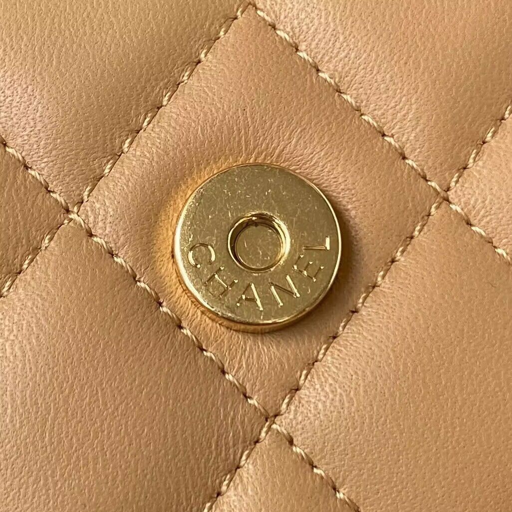 CHANEL 22B Kelly Pearl Top Handle Bag AP3513 Apricot CHANEL 22B Kelly Pearl Top Handle Bag AP3513 Apricot