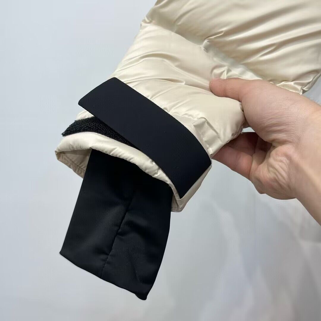 Moncler Top Quality Couple Down Coat M39058 Moncler Top Quality Couple Down Coat M39058