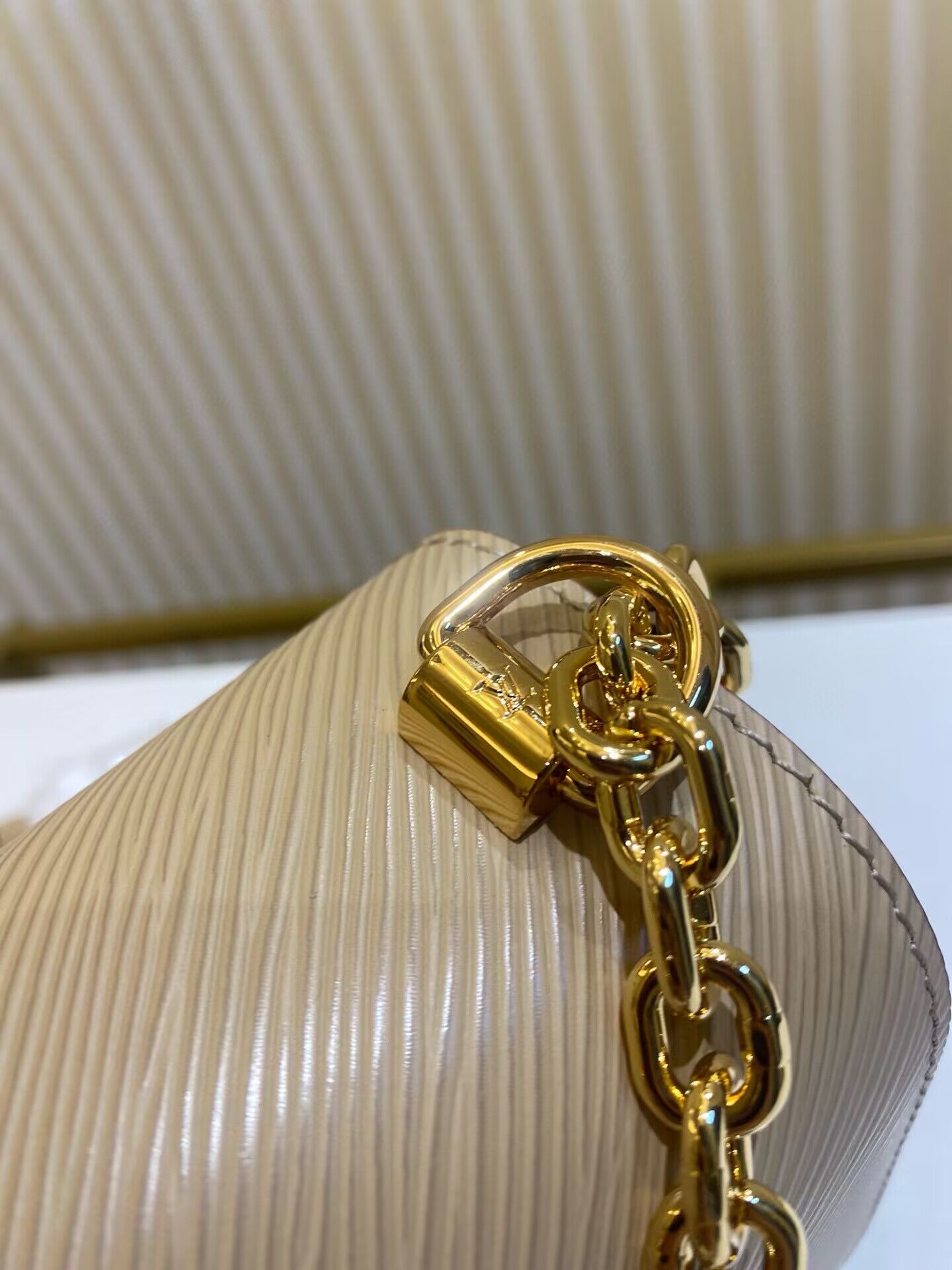 Louis Vuitton Epi Leather Twist PM M21119 Apricot Louis Vuitton Epi Leather Twist PM M21119 Apricot