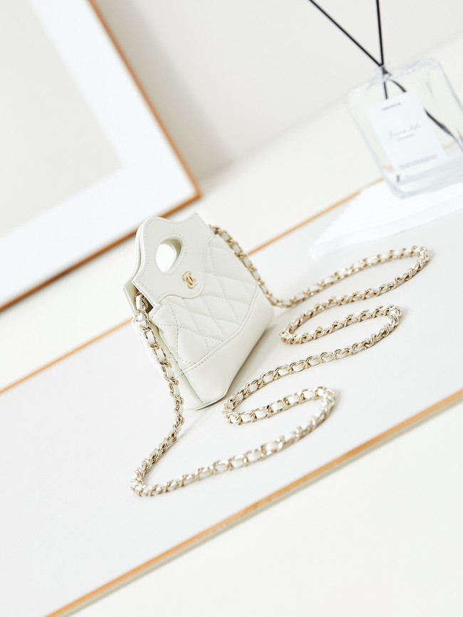 CHANEL CLUTCH WITH CHAIN AP3875 white