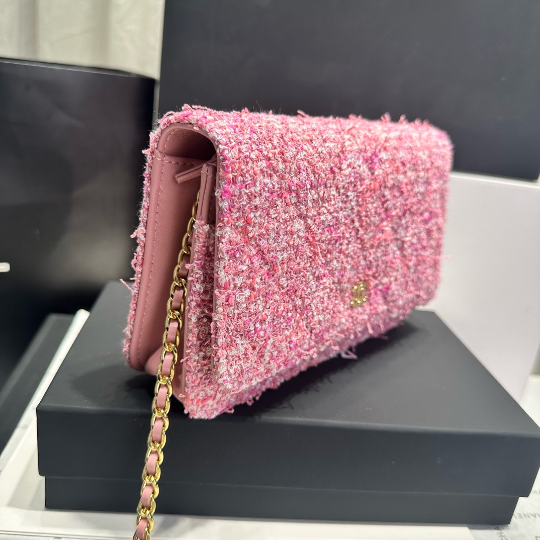 CHANEL CLASSIC WALLET ON CHAIN AP0250 Pink & Ecru CHANEL CLASSIC WALLET ON CHAIN AP0250 Pink & Ecru