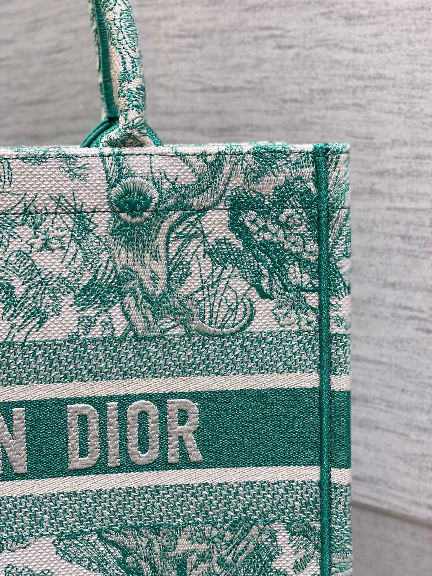 Medium Dioriviera Dior Book Tote Aquamarina Toile de Jouy Embroidery M1296ZTD Medium Dioriviera Dior Book Tote Aquamarina Toile de Jouy Embroidery M1296ZTD