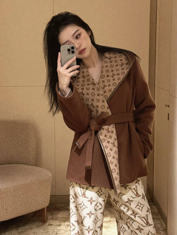 Louis Vuitton Top Quality Overcoat LVY00041 Louis Vuitton Top Quality Overcoat LVY00041