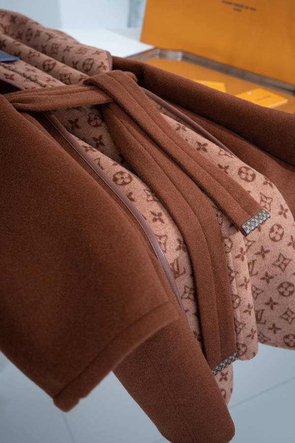 Louis Vuitton Top Quality Overcoat LVY00042 Louis Vuitton Top Quality Overcoat LVY00042