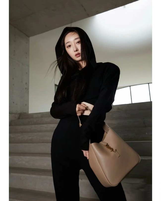 SAINT LAURENT LE 5 A 7 SUPPLE LARGE IN GRAINED LEATHER 753837 DUSTY GREY