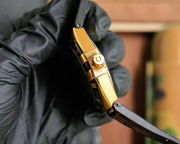 Omega Watch OMW00861