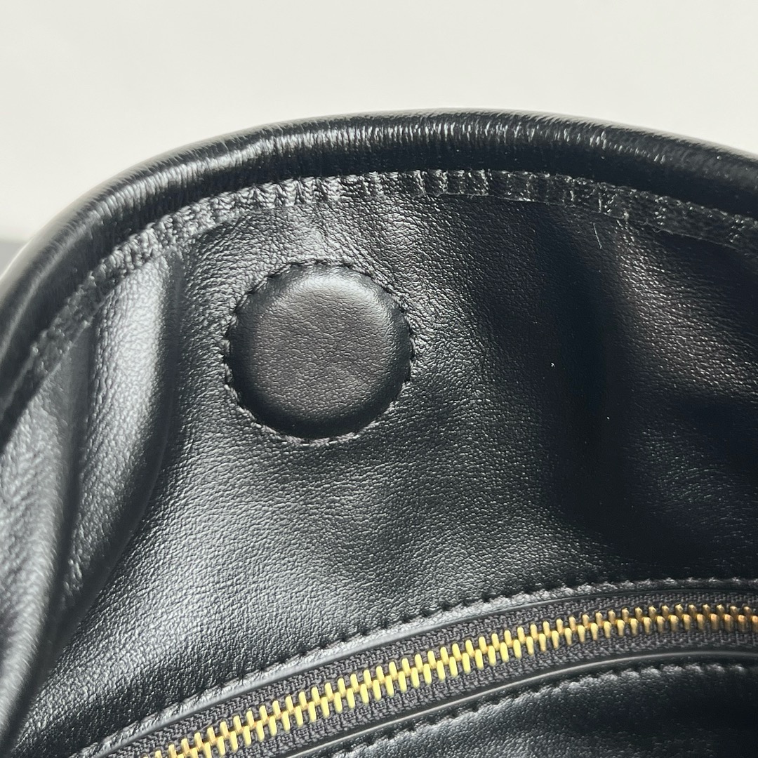 Bottega Veneta Hop Shoulder bag with Intrecciato craftsmanship in calf leather 796262 Black