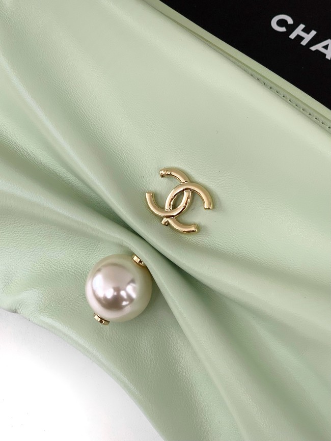 Chanel CLUTCH WITH CHAIN AP4613 green