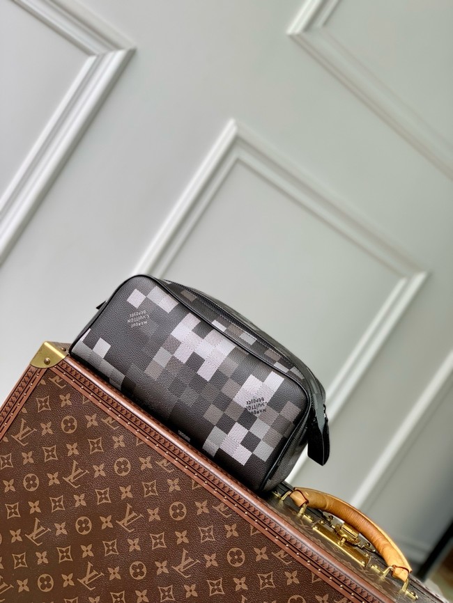 Louis Vuitton Dopp Kit M15109 black