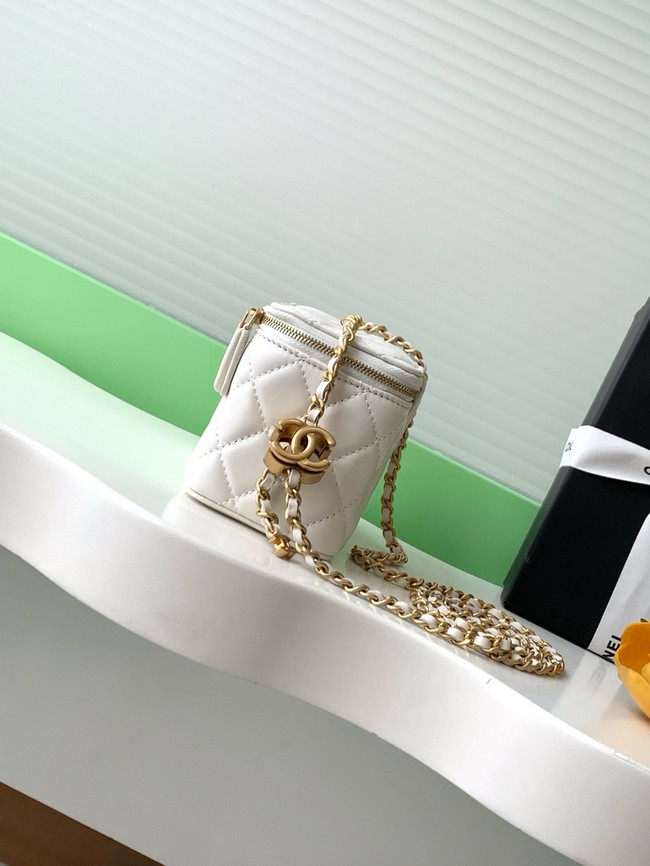 CHANEL Lambskin Vanity with Chain AP3940 white