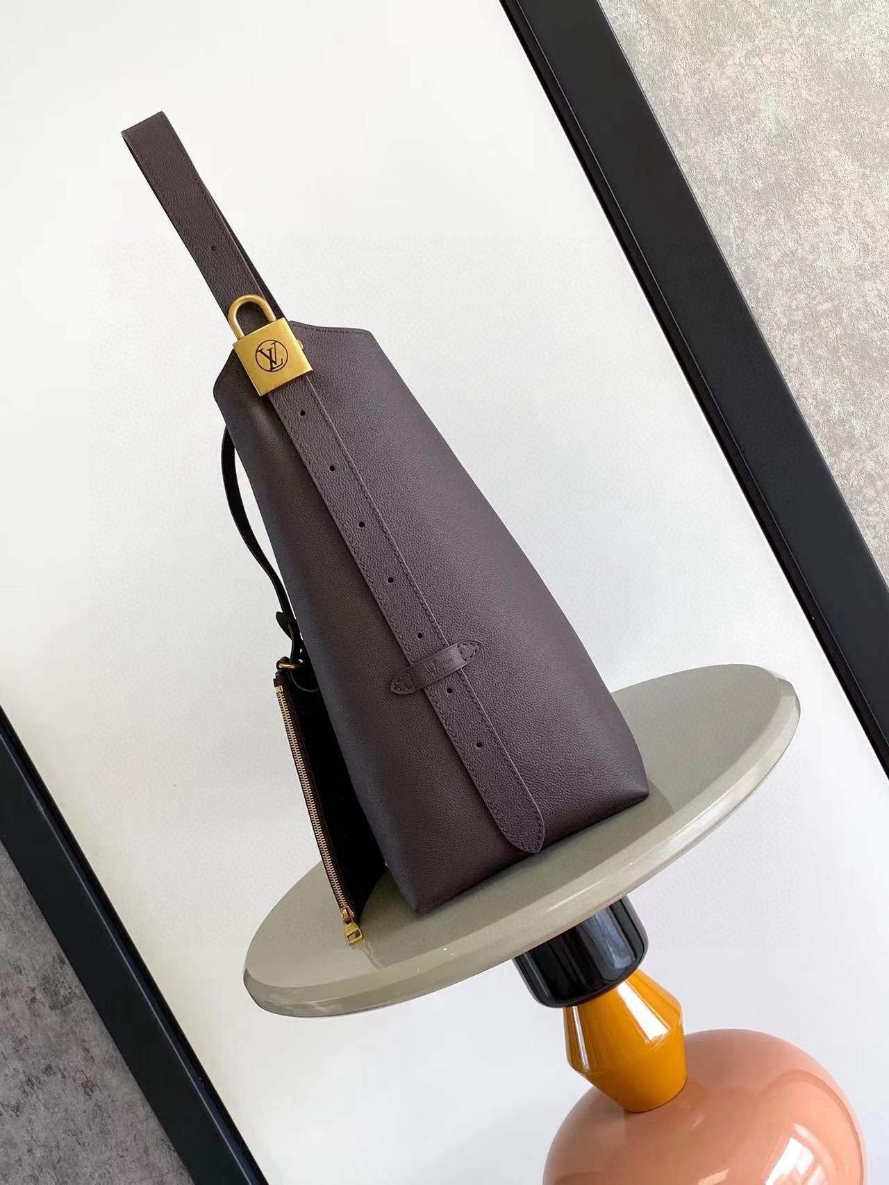 Louis Vuitton Low Key Hobo MM M25022 Coffee Louis Vuitton Low Key Hobo MM M25022 Coffee