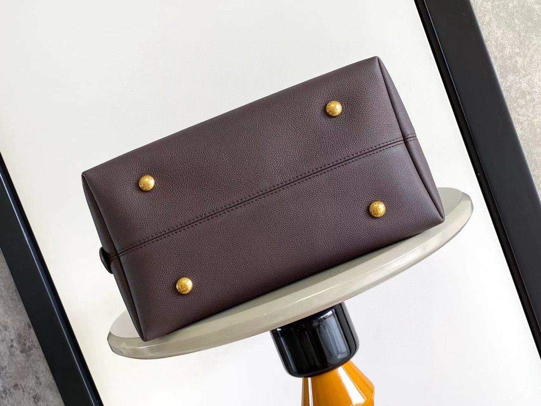 Louis Vuitton Low Key Hobo MM M25022 Coffee Louis Vuitton Low Key Hobo MM M25022 Coffee