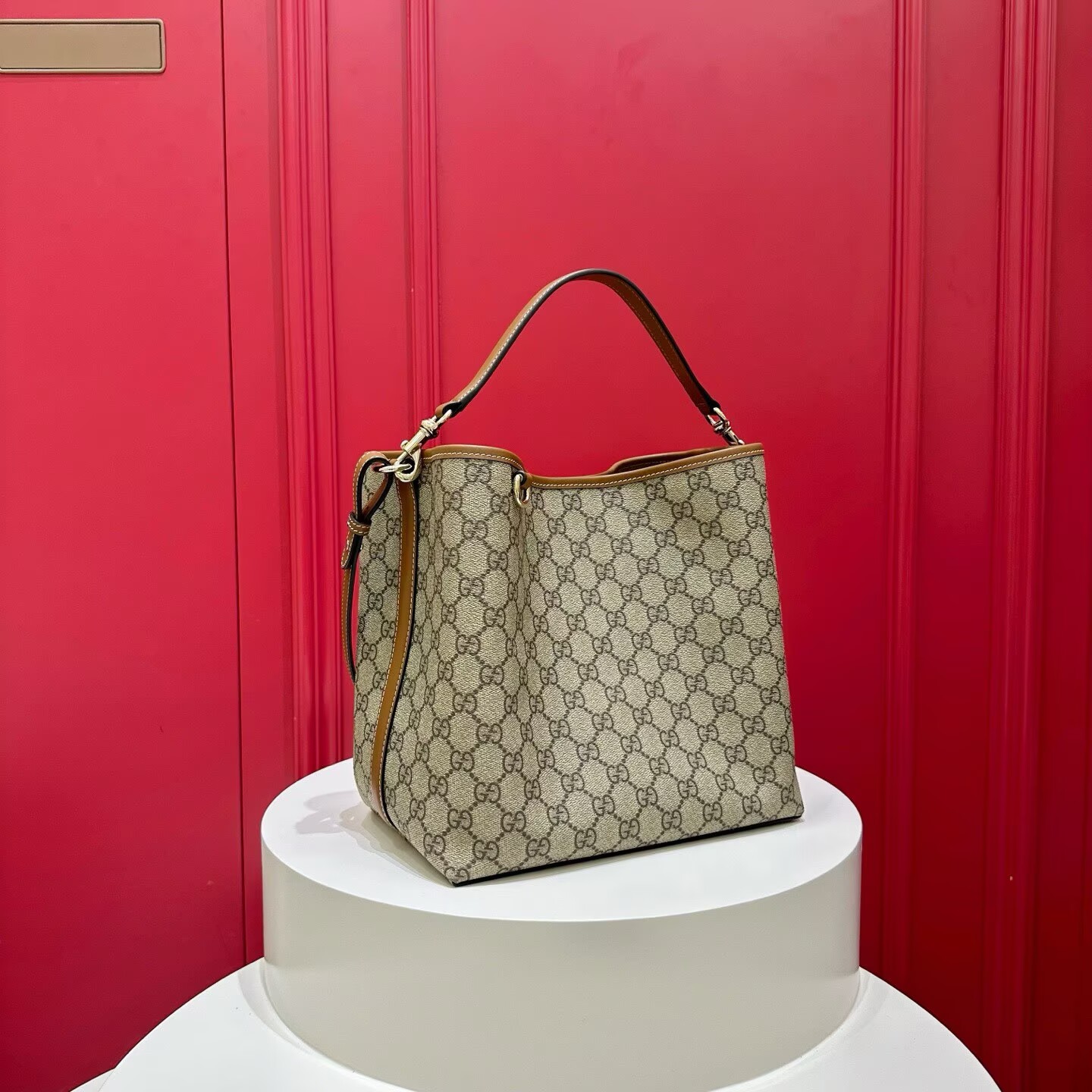 GUCCI GG Emblem medium bucket bag 815103 Brown