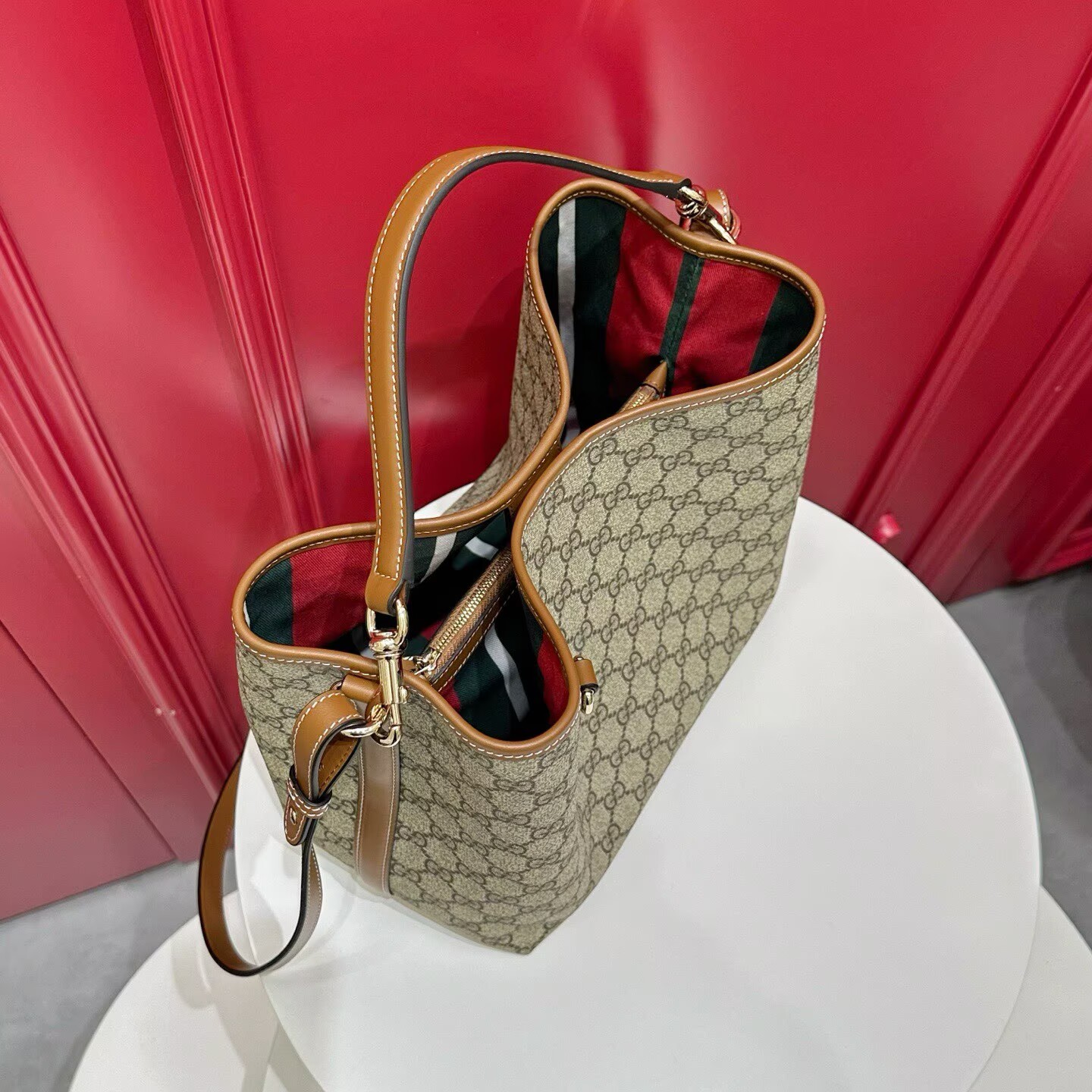 GUCCI GG Emblem medium bucket bag 815103 Brown