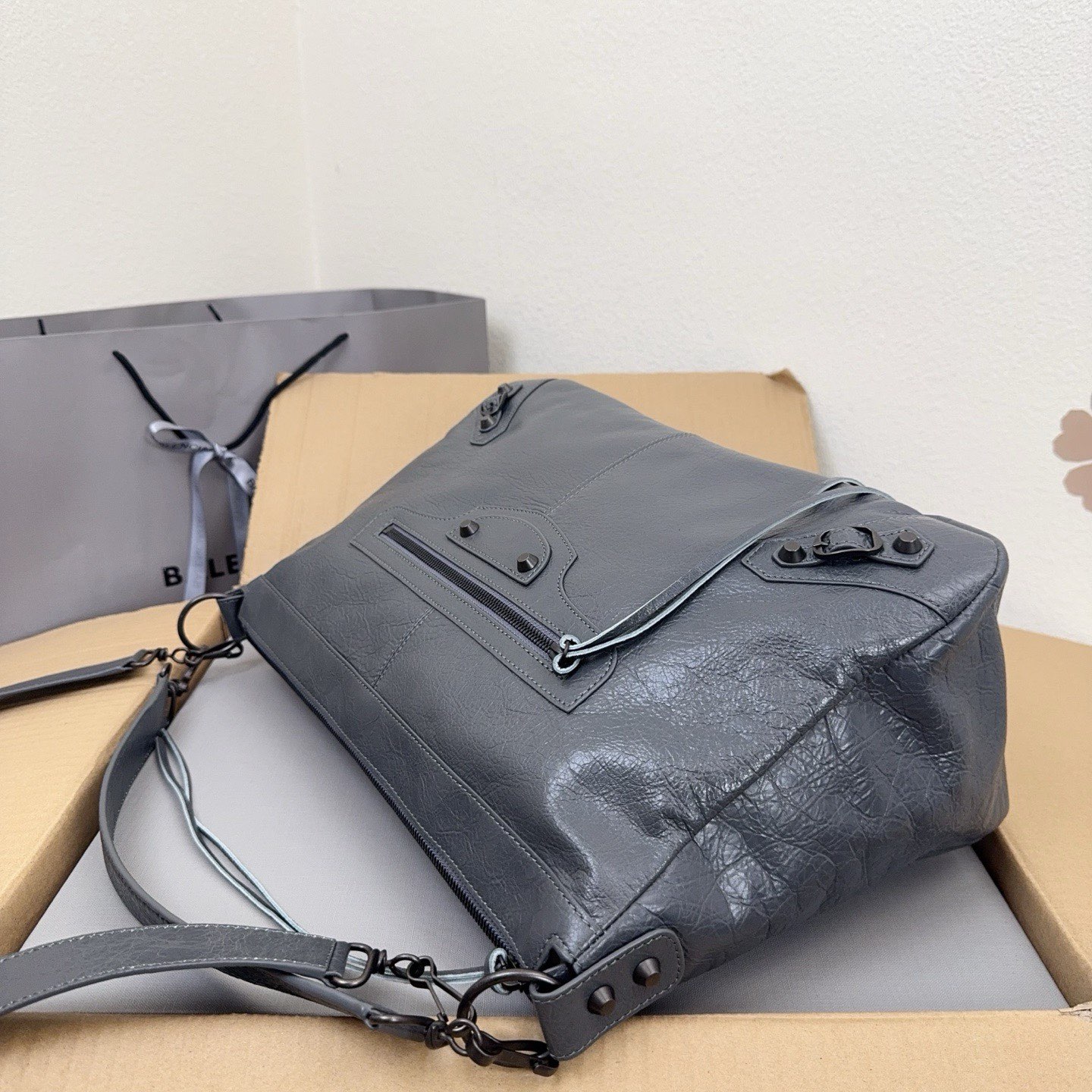 Balenciaga Original Leather Handbag 2185 Gray Balenciaga Original Leather Handbag 2185 Gray