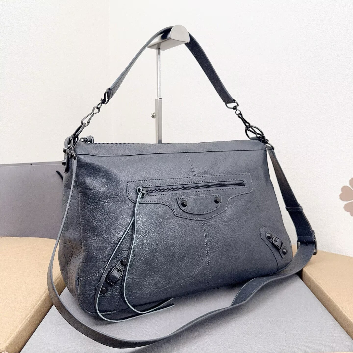 Balenciaga Original Leather Handbag 2185 Gray Balenciaga Original Leather Handbag 2185 Gray