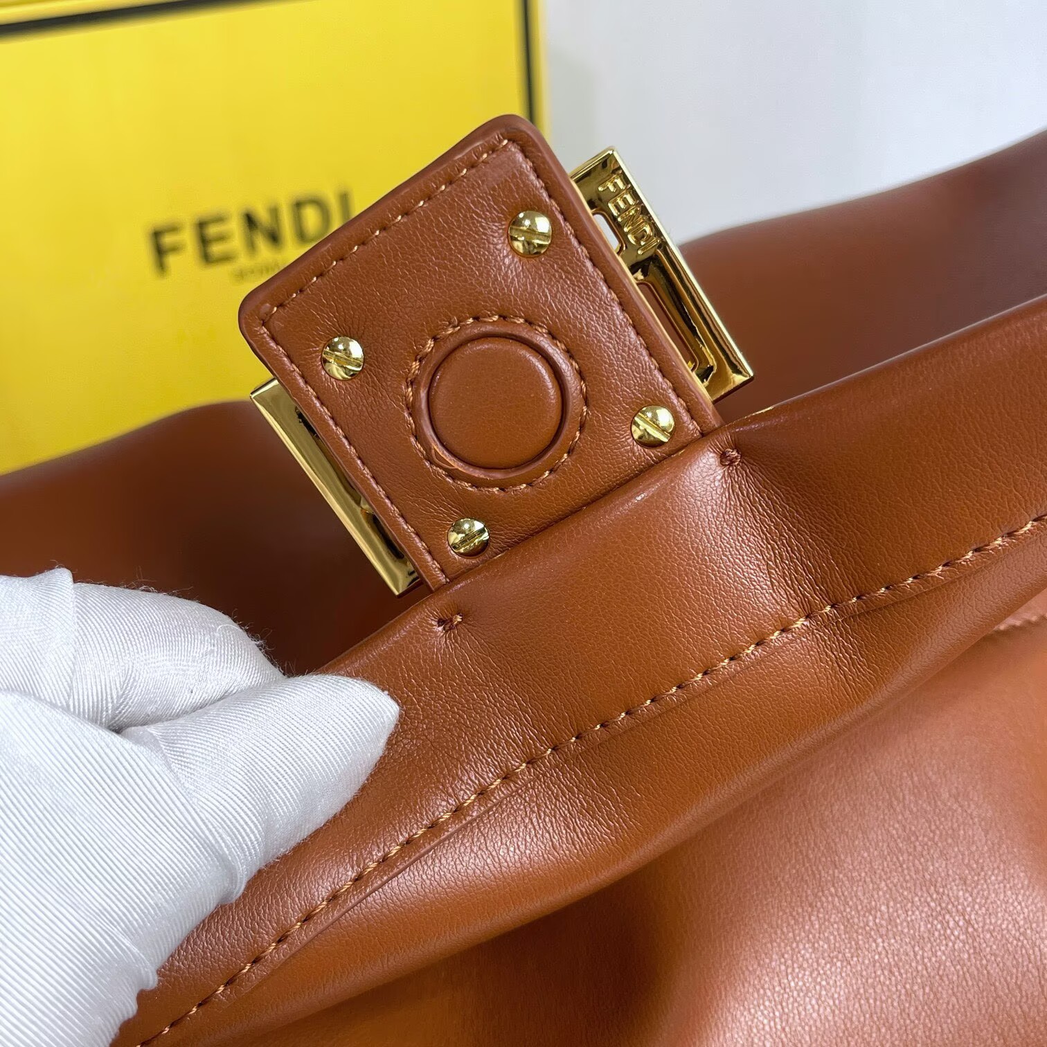 FENDI 2025 Mamma Baguette Original Leather Medium Bag FF8851 Brown FENDI 2025 Mamma Baguette Original Leather Medium Bag FF8851 Brown