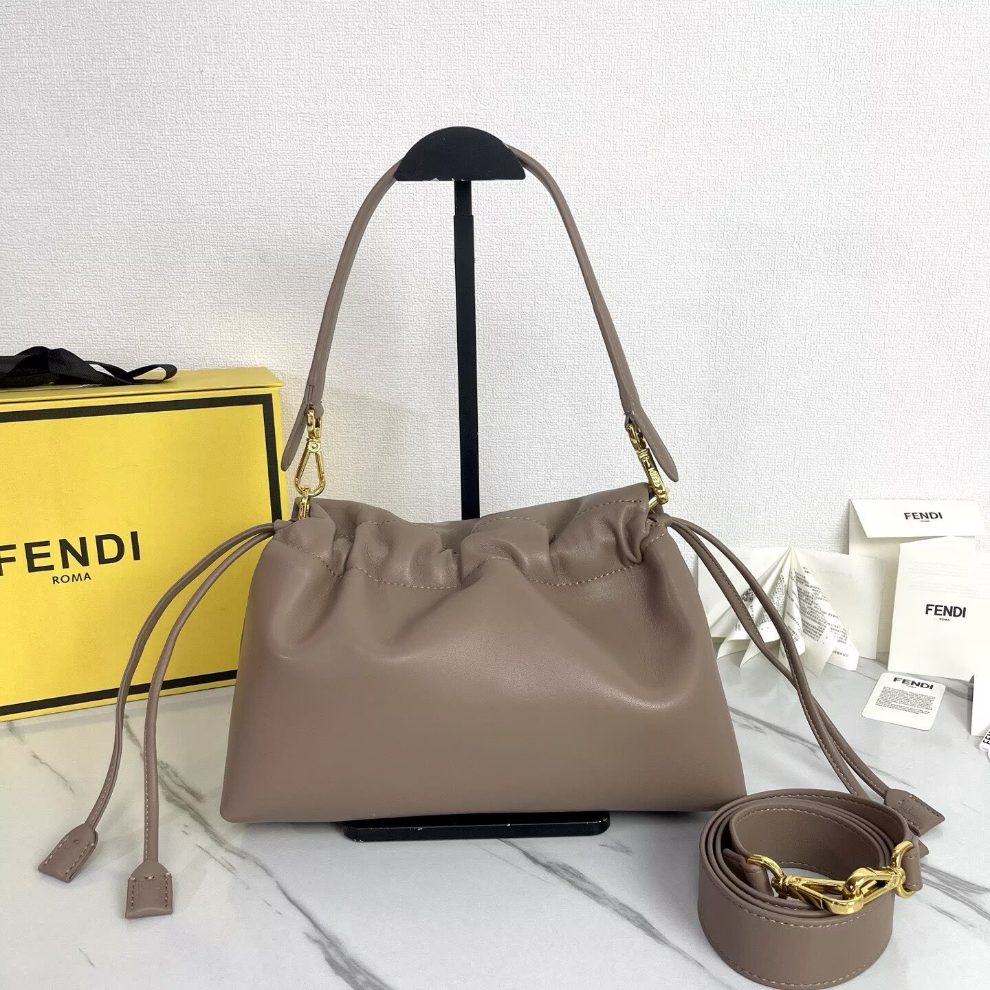 FENDI 2025 Mamma Baguette Original Leather Medium Bag FF8851 Gray FENDI 2025 Mamma Baguette Original Leather Medium Bag FF8851 Gray