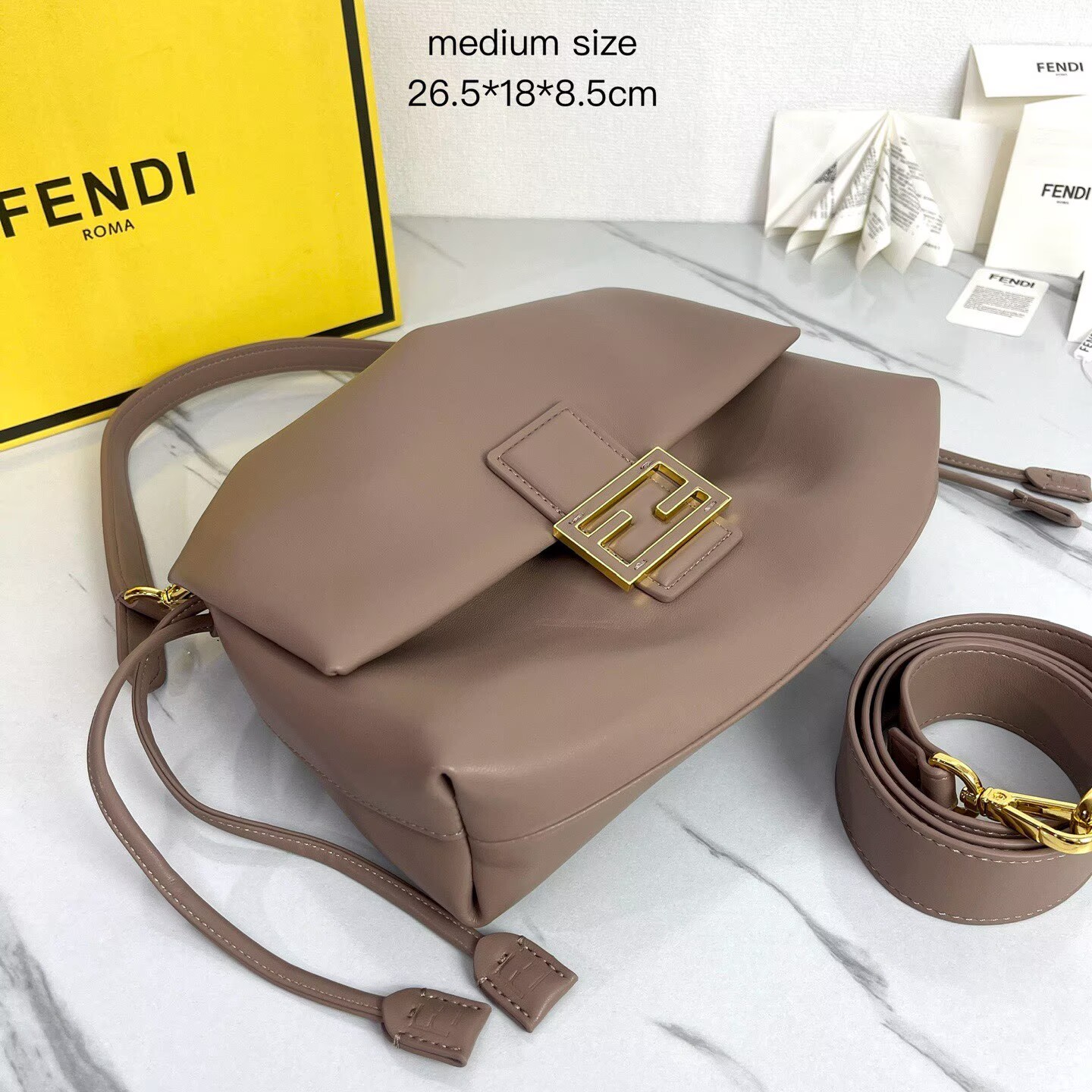 FENDI 2025 Mamma Baguette Original Leather Medium Bag FF8851 Gray FENDI 2025 Mamma Baguette Original Leather Medium Bag FF8851 Gray