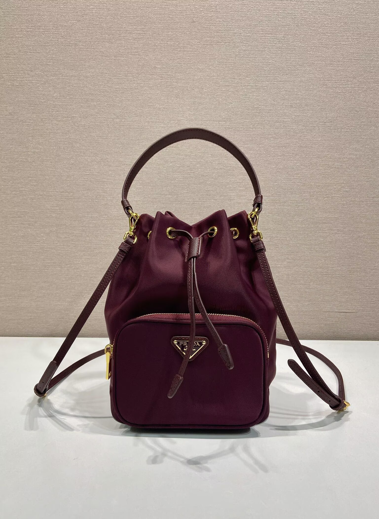 Prada Re-Edition nylon Tote bag 81166 Burgundy Prada Re-Edition nylon Tote bag 81166 Burgundy